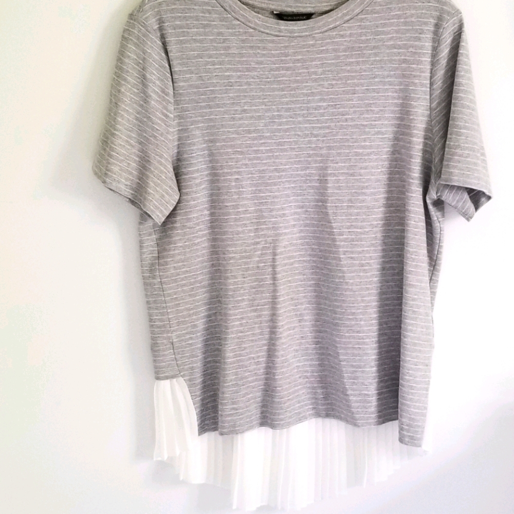 Banana Republic gray stripe shirttail tshirt M